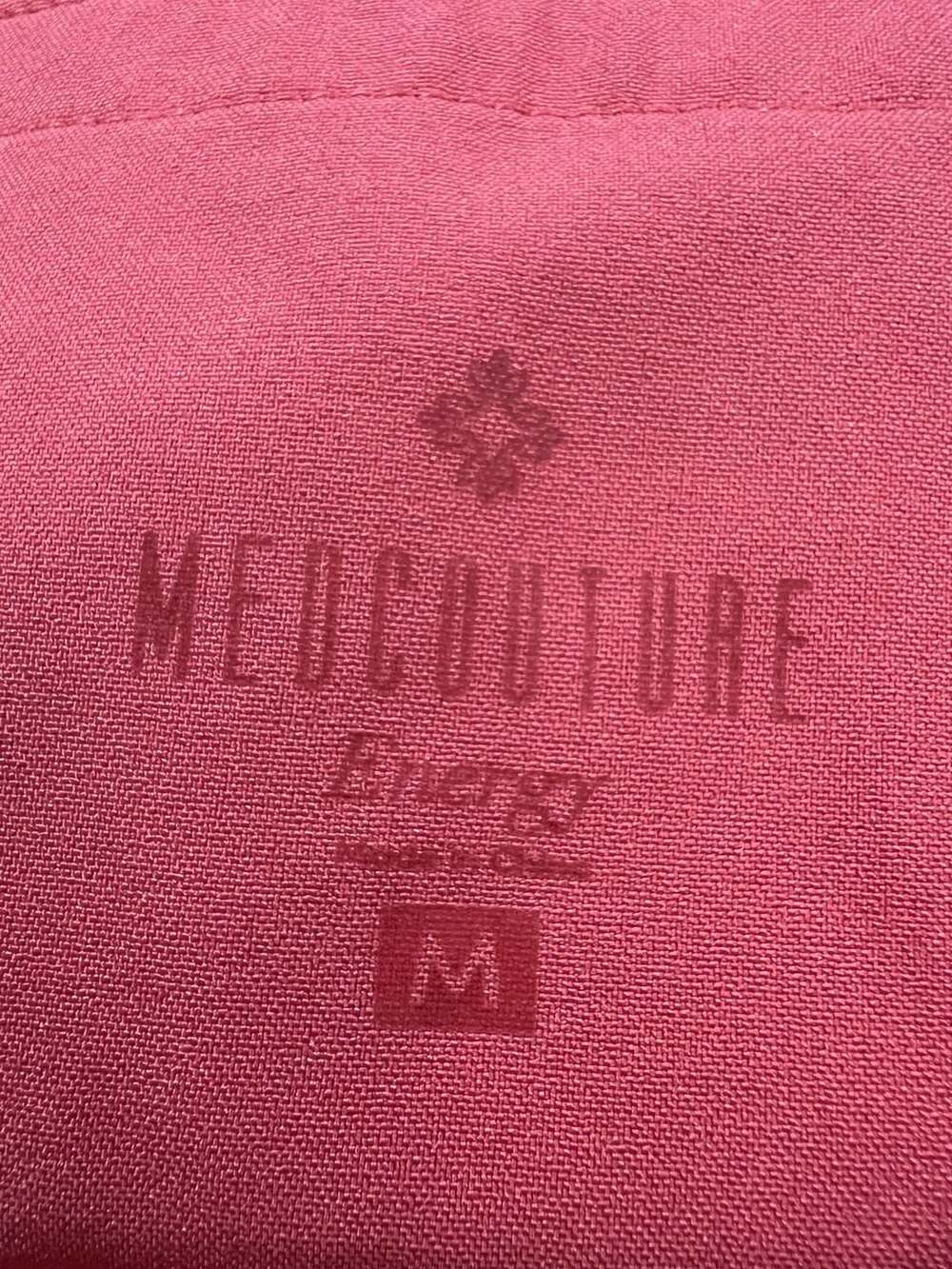 Med Couture Energy 3-Pocket Performance Scrub Top - Picture 3 of 4
